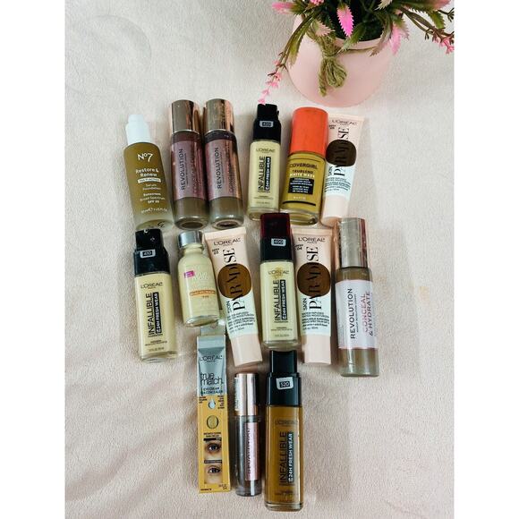 LOF 15 Bundled Makeup Foudation Revlon, Cover Girl, L'oreal Paris Shelf Pulls - Picture 1 of 4